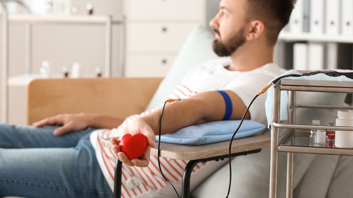Koronavirus: Je bezpečné darovat krev? A hrozí riziko přenosu viru covid-19?